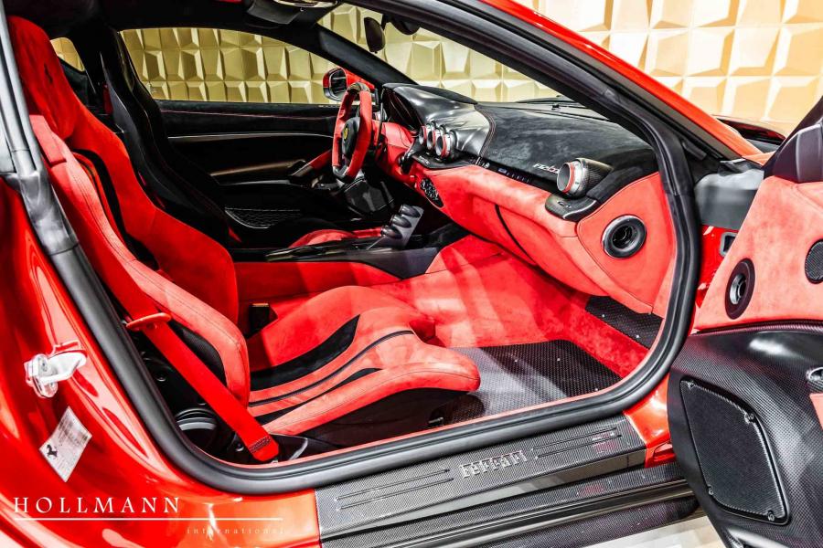 Интерьер Ferrari F12tdf 2015 года  (фото 20 из 28)